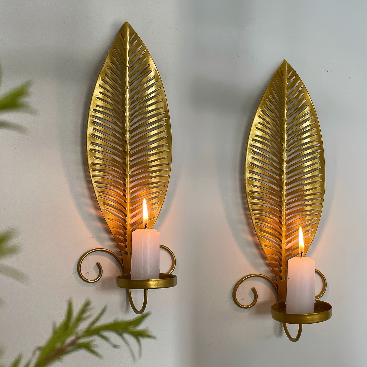 

A Pair Of -style Wall-mounted Candle Holders, Decorative Items For Home Use, Featuring Leaf Designs, Photography Props.