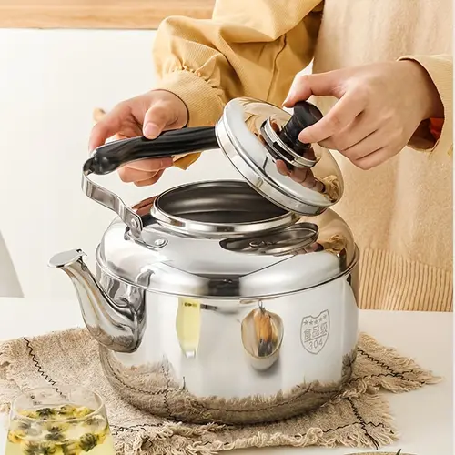 스테인리스 스틸 휘슬링 티 케틀, 스토브탑용 - 대용량, 식품 등급, 빠른 끓음, 쿨 터치 접이식 손잡이, 4/5/6/8쿼트 사이즈, 블랙 핸들 브러시 처리