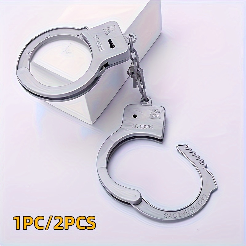 

1/2pcs Halloween Party Handcuffs, Plastic Simulation Cuffs For Pranks And , With Key, For 14+, Color May