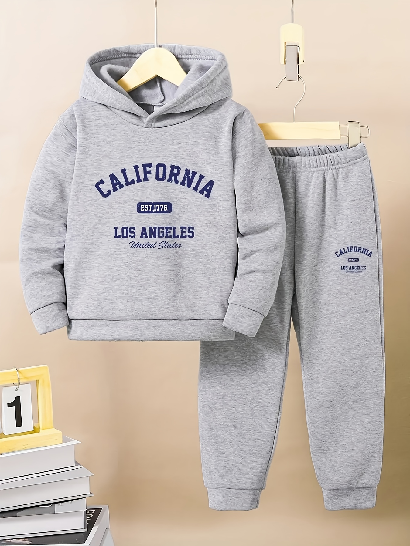 conjunto de hoodie e calças de moletom casual com impressão    ,  , em tecido de poliéster tricotado com leve elasticidade,   regular, ideal para outono/inverno, para uso ao ar livre