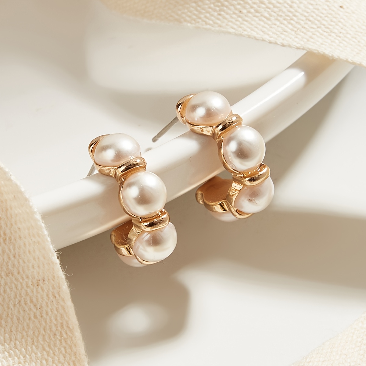 Image of 1 Pair Of French Fashion Inlaid Artificial Pearl Women's Ear Loops Suitable For Banquets And Daily Wear