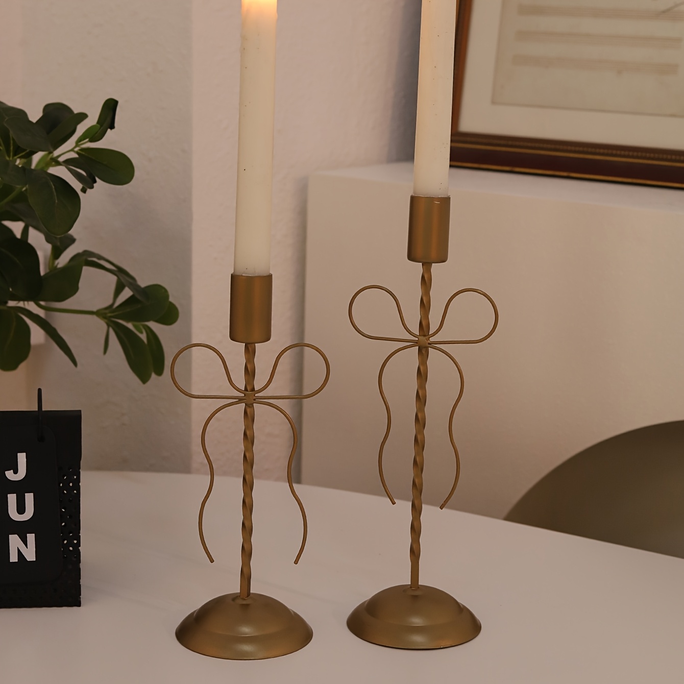 a   bow candle holder suitable for pillar candles a decorative piece with a unique shape and an elegant atmosphere ideal for weddings or parties made of durable metal that resists deformation   as tabletop d cor in dining rooms Product details 3