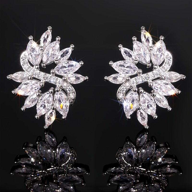 Women's Vintage Style Delicate Flower Shape Stud Earrings