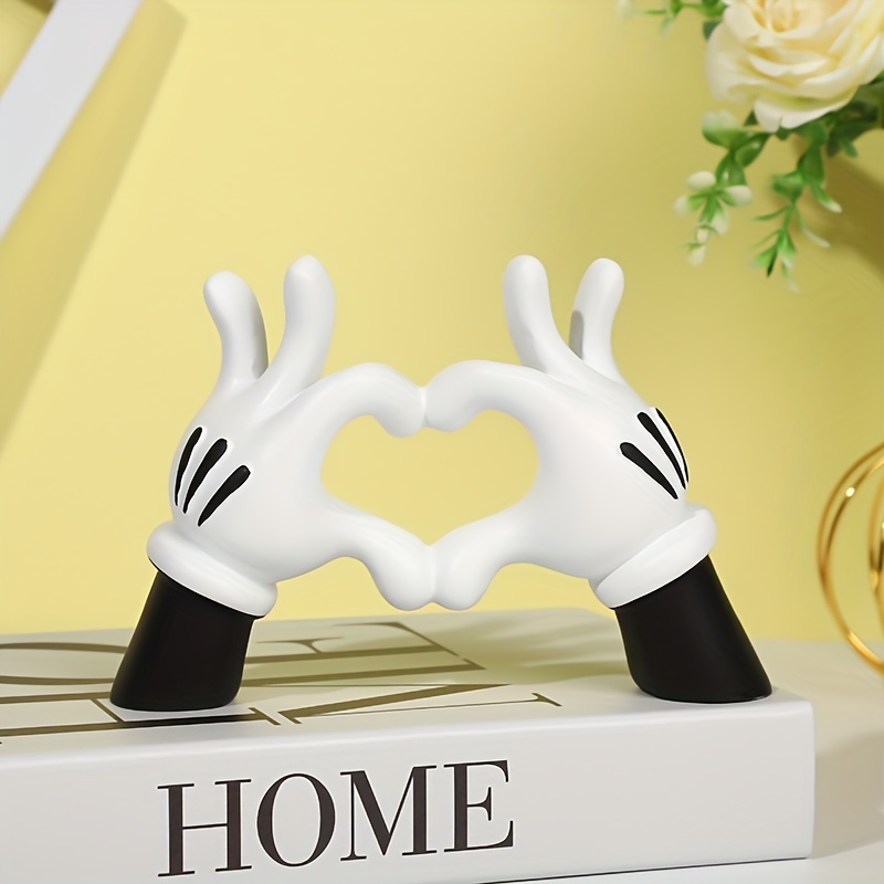 

Resin Love Gesture Hands Figurine, Cartoon Style Heart-shaped Hand Sign Collectible, Romantic Tabletop Decor For Home And Valentines, No Electricity Needed