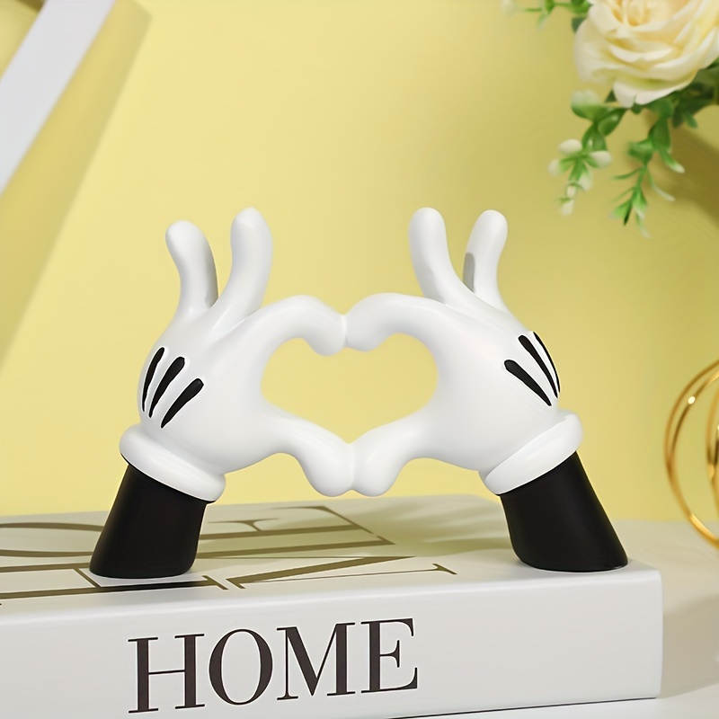 

Resin Love Gesture Hands Figurine, Cartoon Style Heart-shaped Collectible, Romantic Tabletop Decor For Home And Valentines, No Electricity Needed