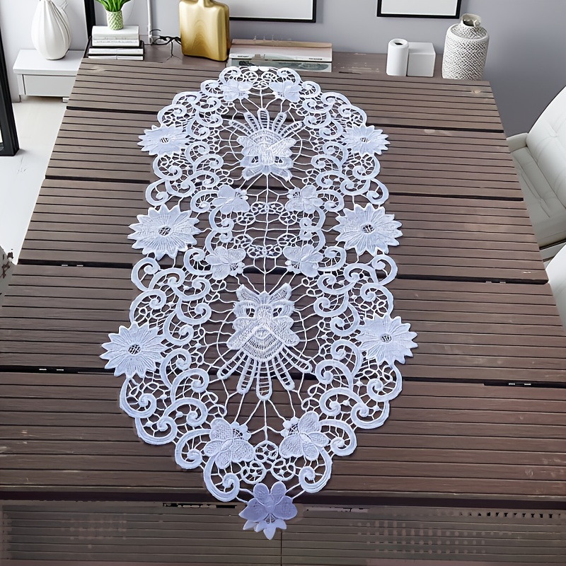 E-shop Elegante ovale Tischunterlage im Landhausstil aus weißer Spitze, verziert mit Blumenmuster-Design, geeignet für