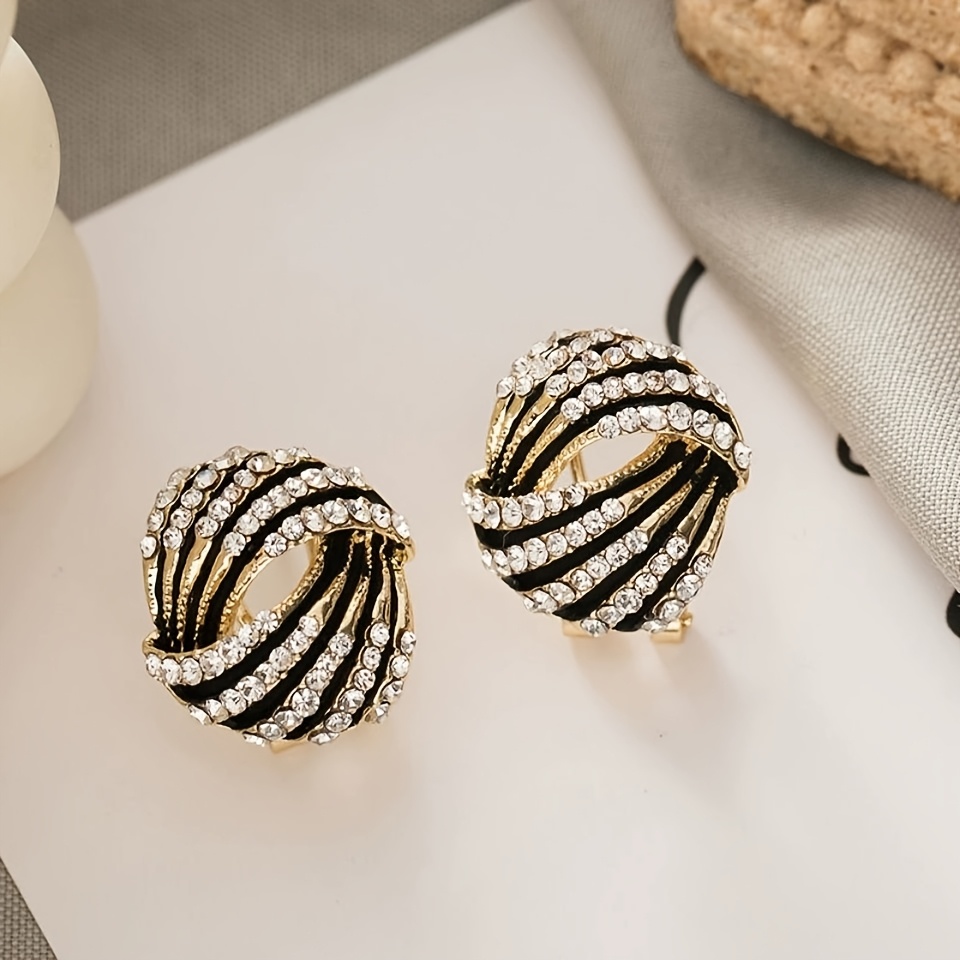 TEMU 1 Pair Of High-end Fashionable Geometric Hollow Earrings, Suitable For Women, Versatile For Daily Use