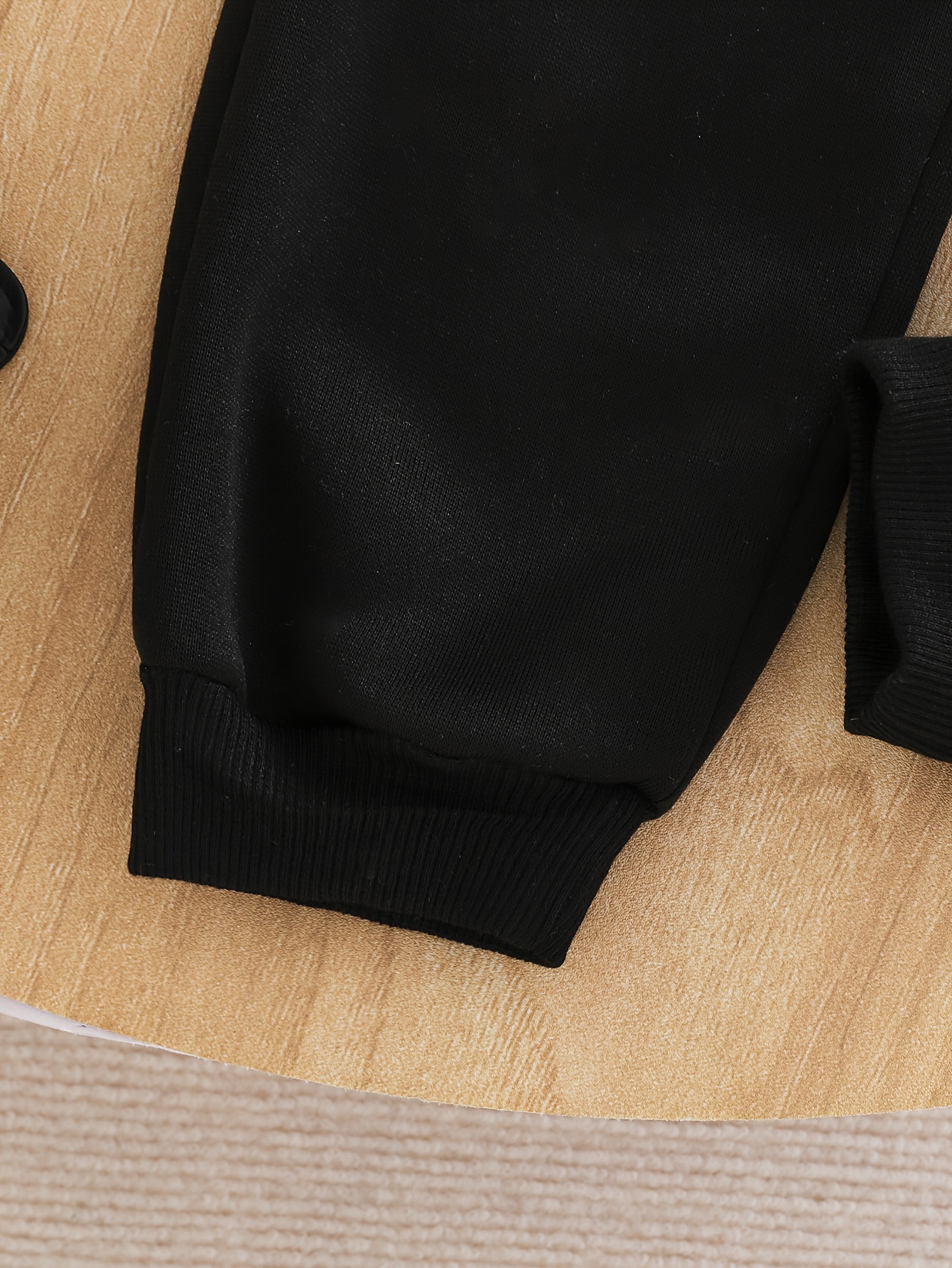 2-delige Meisjes Winter Warmte Eleganter Bloemen Sweatsuit Set - Lange Mouwen Gerimpelde Halslijn Trui & Zwarde Leggings met Elastische Taille, Wasmachinebestendig Knus Outfit voor Herfst/Winter Casual tot Semi-Formele Kleding (Zwart en Rood) – 2-Delen set Voor meiden 4-T12 Jaar Eenvoudiger Kleur Met 3D Blomversiering, Gebreide Manchetten, 2pcs