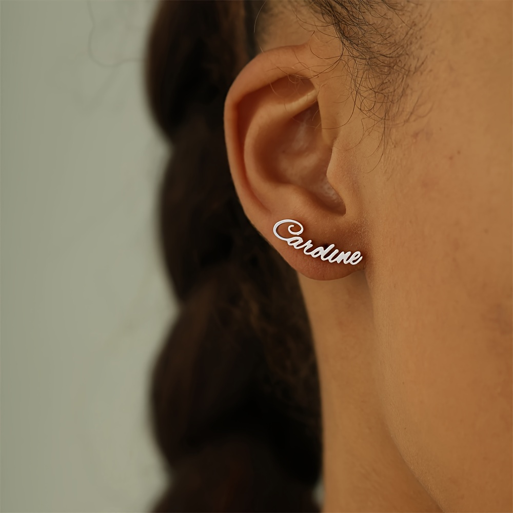 

1 Pair Personalized Vintage Style Stud Earrings With Custom Name Pattern, Mother's Day Special, Birthday Wedding Graduation Gift, Simple Design Of 26 English Letters Jewelry For Women