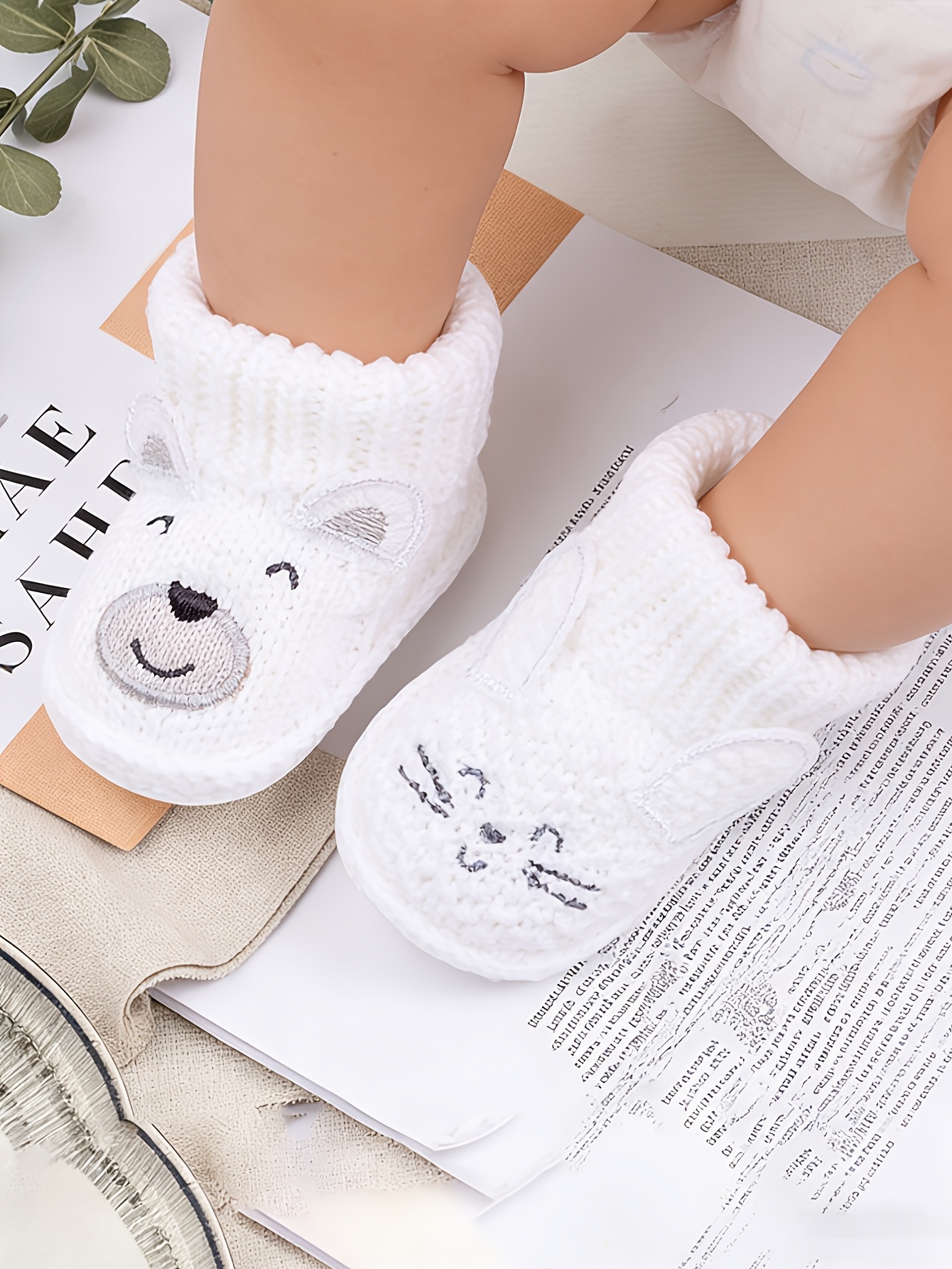 1 Pair of Cute Cartoon Knitted Shoes for Autumn/Winter, Fun Animal Decorations to Choose From - Comfortable Slip-On Shoes for Toddlers and Kids, Newborn Shoes | Soft Knitted Children's Socks | A Gentle Embrace for Little Feet | Warm, Comfortable, and