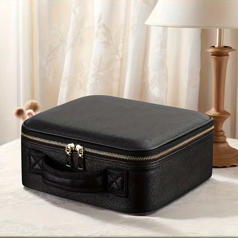 E-shop Diese extra große Make-up-Tasche ist in Pink und Schwarz erhältlich, mit Spiegel und bietet viel Platz für . Ihr stilvolles Design macht sie