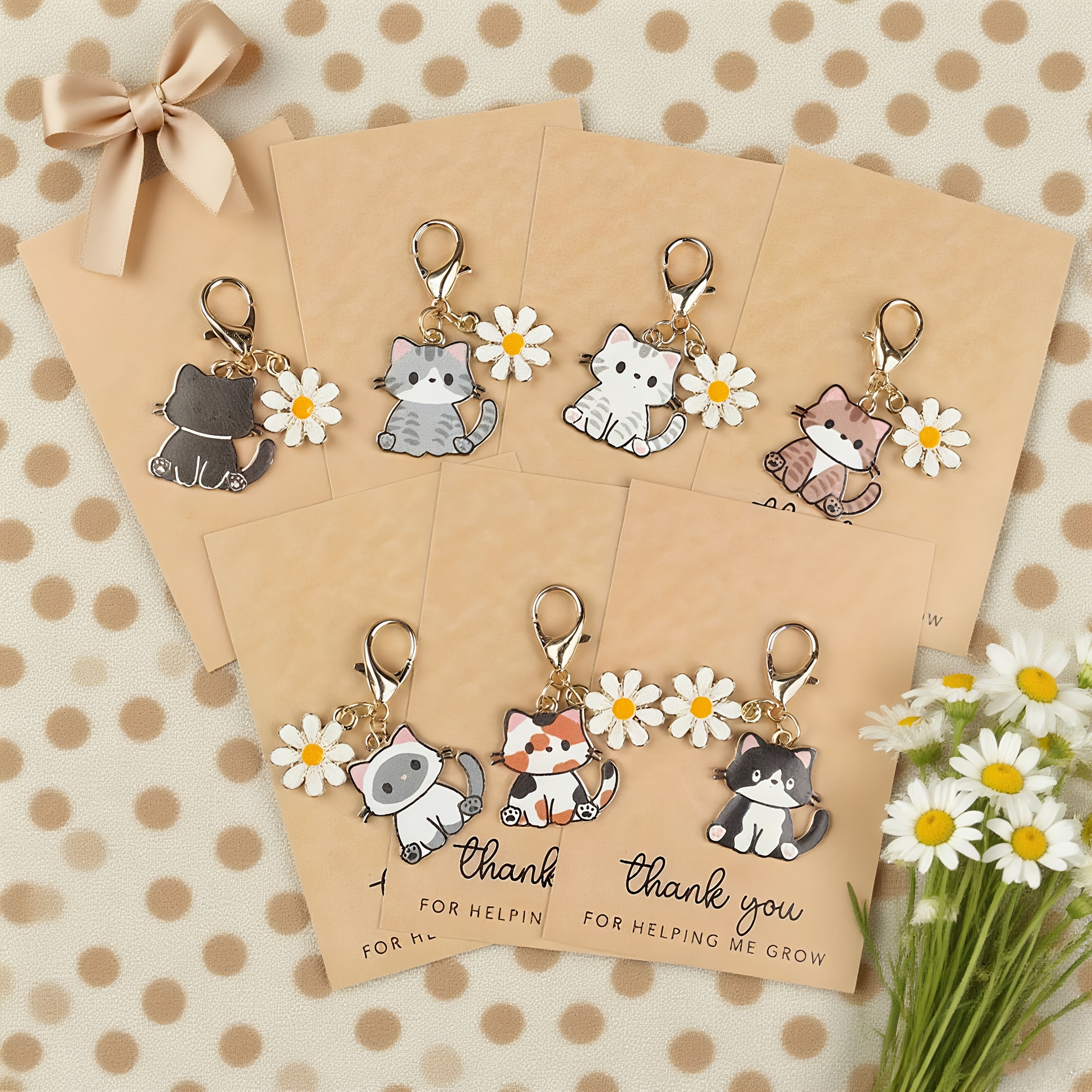 TEMU Un set de 7 mini llaveros adorables de gato de dibujos animados y margaritas, con 7 tarjetas inspiradoras de agradecimiento. Perfectos para