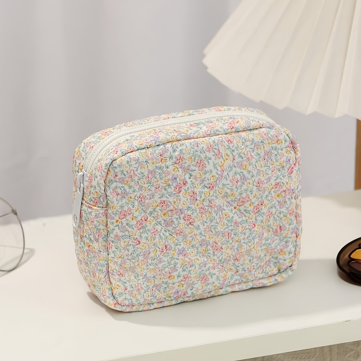 E-shop Mini bunte Blumen-Steppkosmetiktasche, kleine Reise-Kosmetiktasche mit Reißverschluss, tragbare faltbare Toilettenartikel-Aufbewahrungstasche,