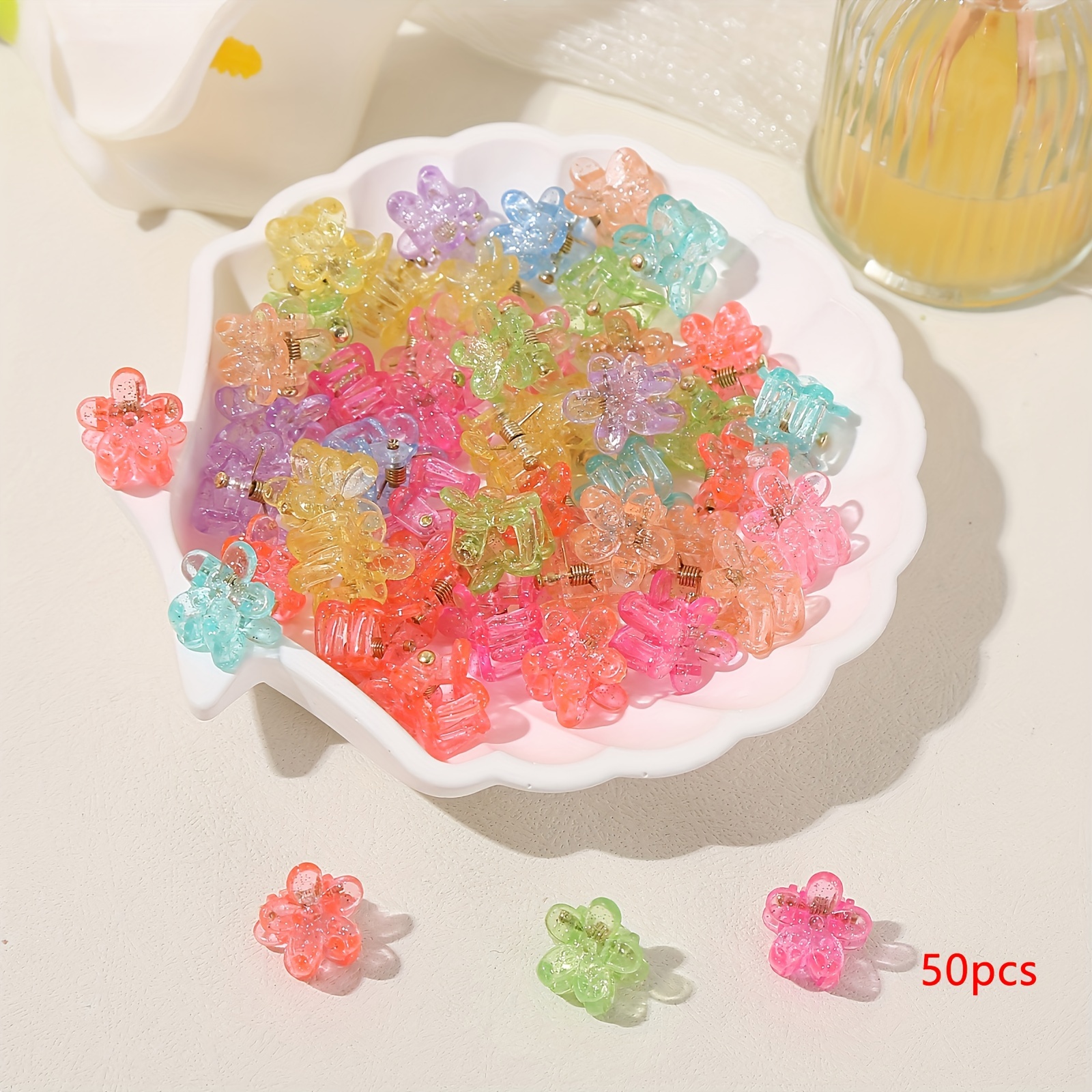 E-shop 50 Stück Bunte Blumen-Haarspangen - Niedliche PVC Mini-Haaraccessoires für Teenager Erwachsene