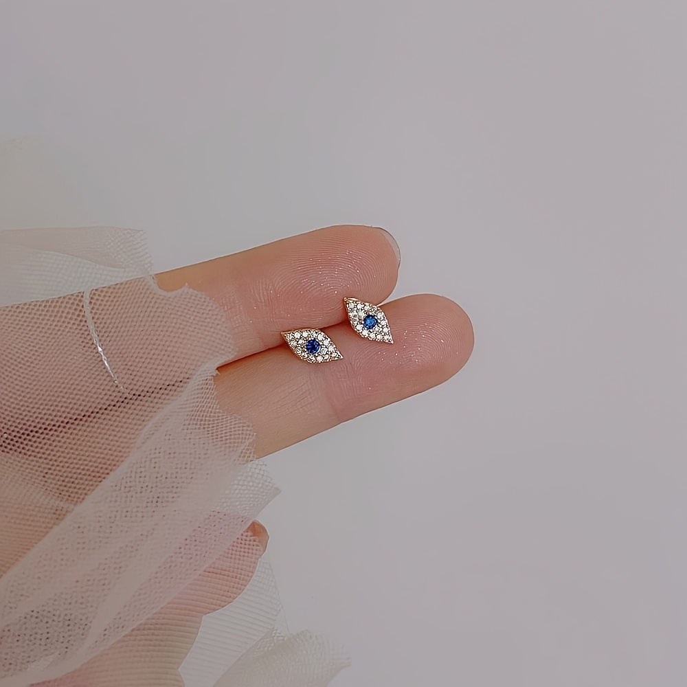 TEMU 1 Pair Unique Cold Style Retro Stud Earrings Women's Spring Summer New Luxury Ear Jewelry Party Gift