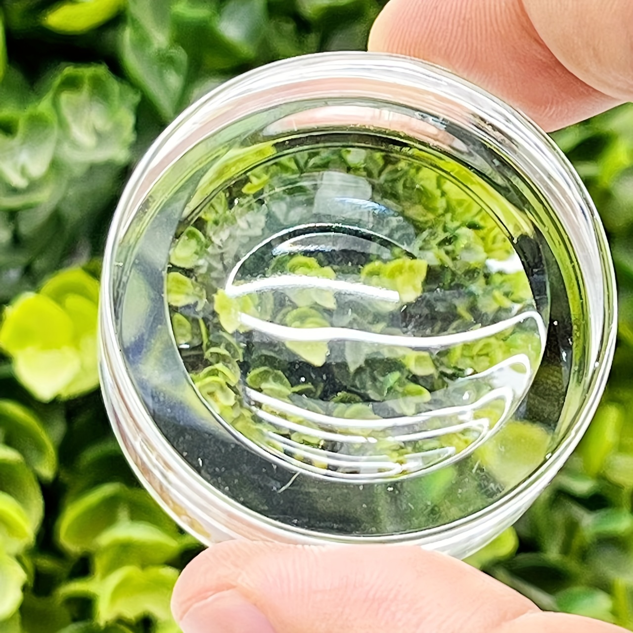 TEMU Ein runder Glas-/Mineralienkugelständer, der jede Kugel von 2 bis 4 Zoll aufnehmen kann. Es ist ein toller Präsentationsständer für
