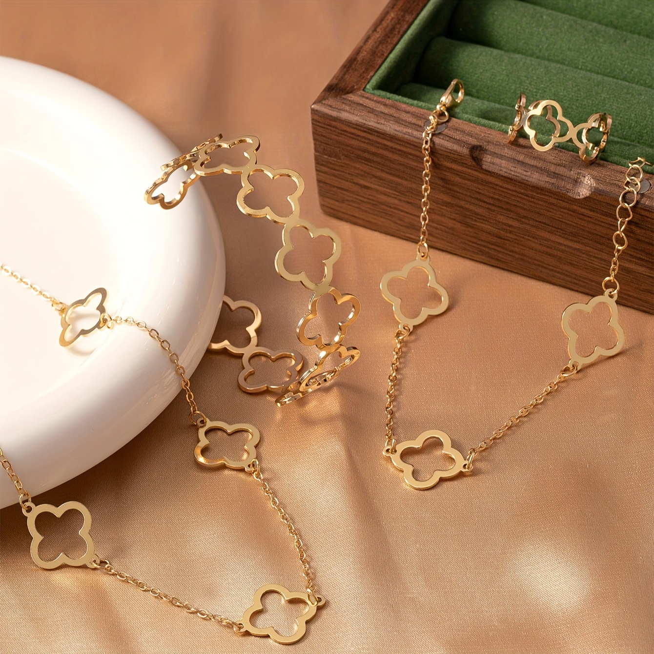 

Elegant Geometric Openwork Clover Pendant Necklace And Bracelet Set, Vintage European Style Adjustable Ring, Hollow Clover Bangle, Charm Chain For Women - Golden Jewelry Set
