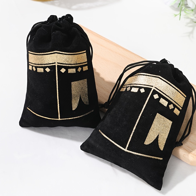 

6pcs, Eid Hot Stamping Black Gift Bags, 10 * 15cm Flannel Fabric Candy Bag, Ramadan Decoration For Home, Party Supplies Package Bags, Eid Al-fitr Gifts Bag