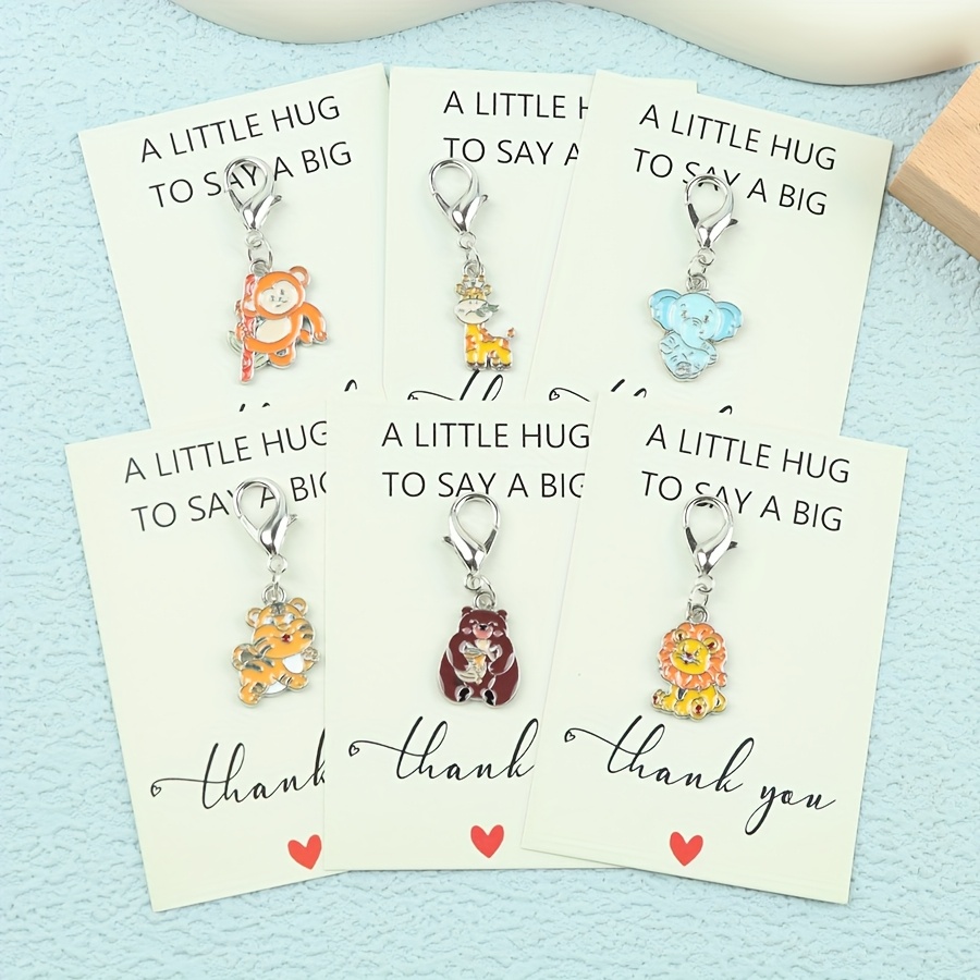 E-shop 6er-Pack süße Cartoon-Tier-Schlüsselanhänger, inklusive Affe, Elefant, Tiger, Löwe, Bär, Giraffe, mit "A LITTLE HUG" Dankeskarte, geeignet für