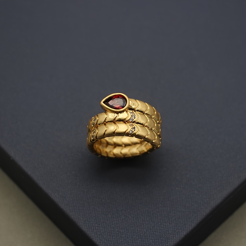 Vintage Snake Ring Teardrop Zirconia Wine Red Finger Ring Brass Plated Old Golden Reflux Light Ring