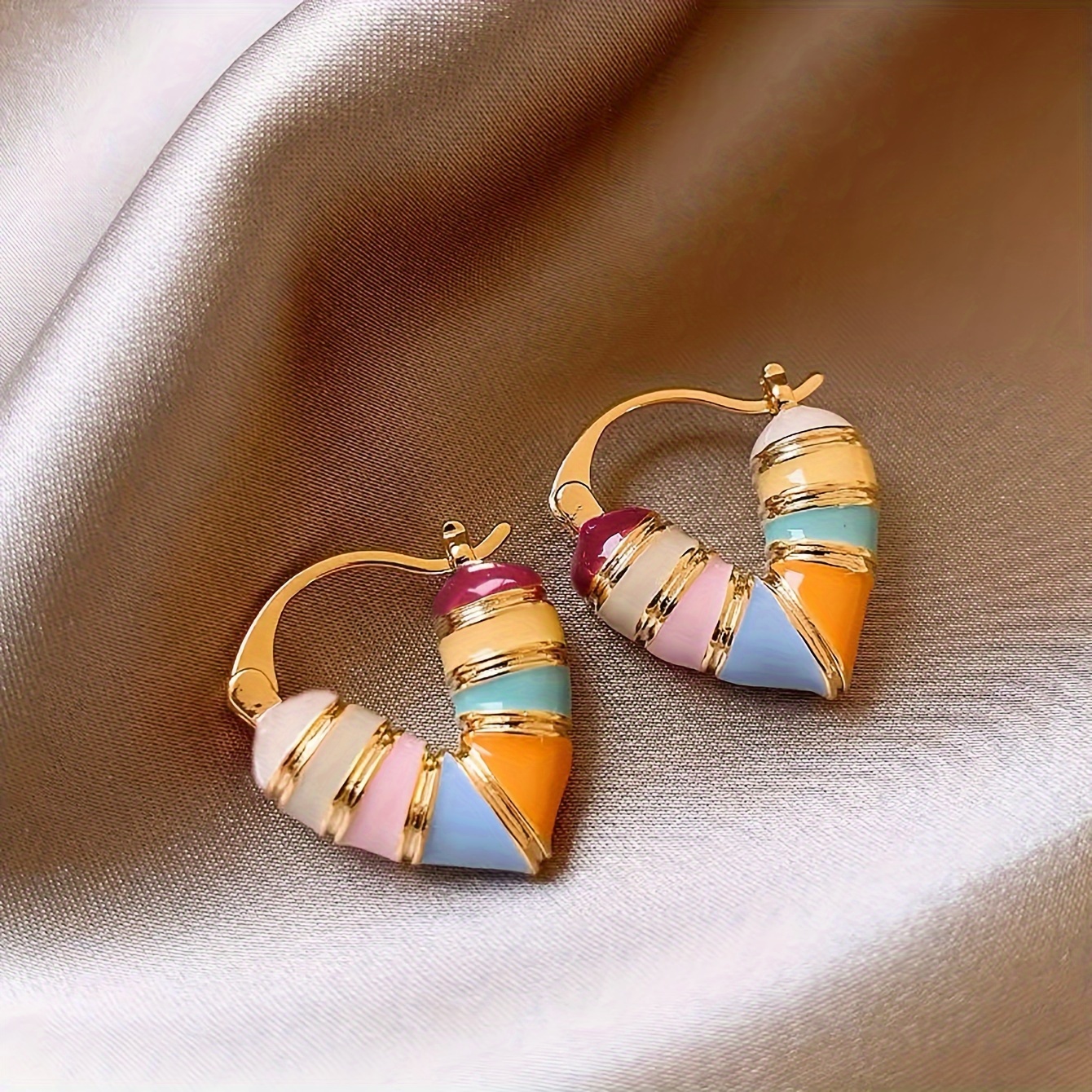 

Colorful Heart-shaped Earrings, 1 Pair, Retro Resort Style, Zinc Alloy Fashion Jewelry, Chic Aesthetics, Simple And Elegant Design, Daily Commuting Accessories, Fashionable Women