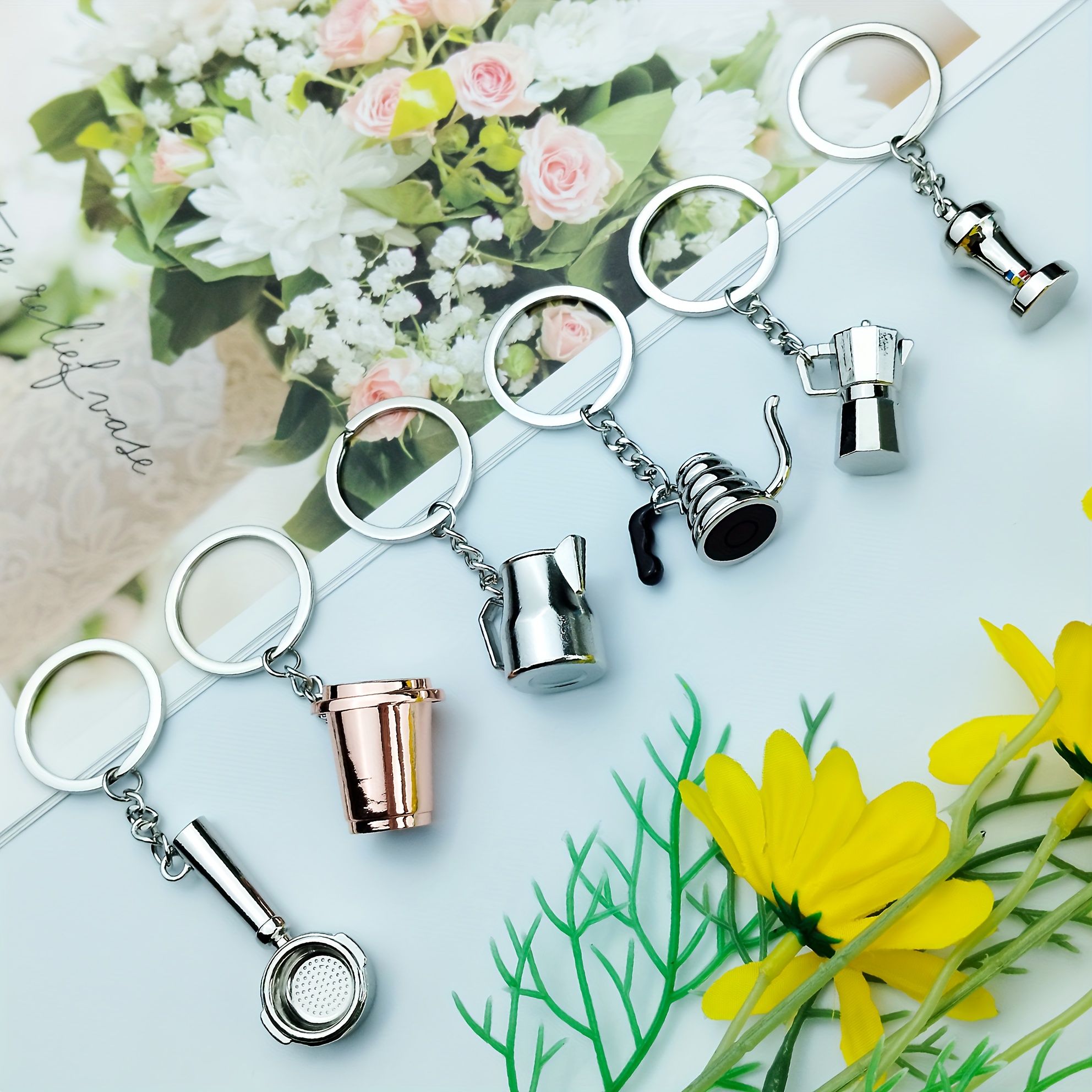 TEMU Ensemble de 6 porte-clés créatifs de simulation de café, porte-clés cadeaux spéciaux, tasse à café, cafetière, carafe à eau, cuillère et