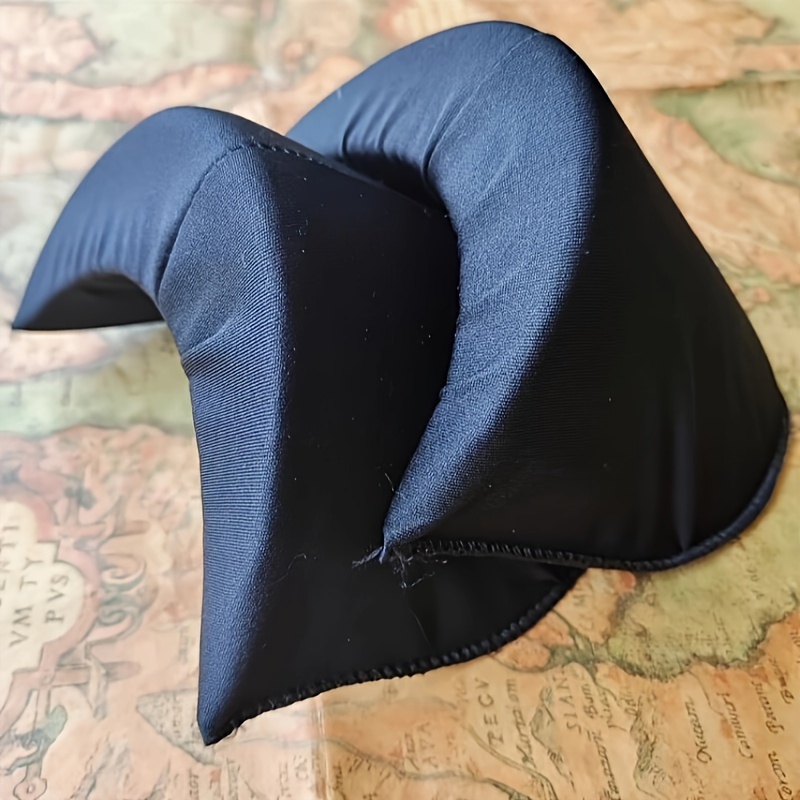 A Set Of Thick Sponge Shoulder Pads In Black, White, And Nude For Sewing, Suitable For Jackets, Wedding Attire, T-shirts, And Fashion Garments