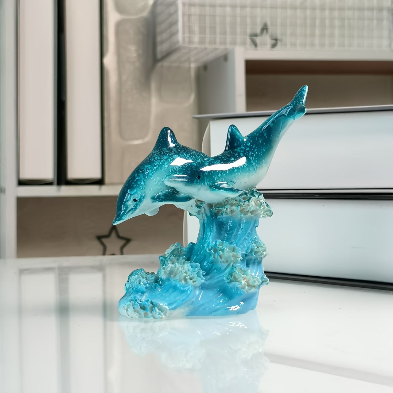 E-shop Delfin Harz Ornament, ein dekoratives Stück springenden aus dem Meer, stilvolle Innendekoration, Tischdekoration im Ozean-Thema