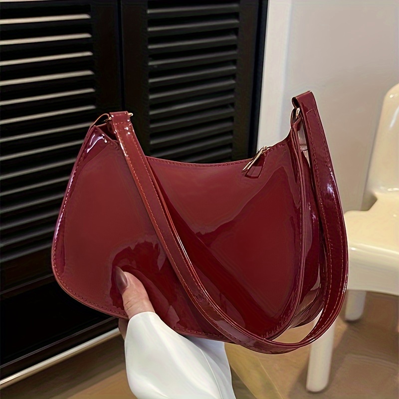 

A Vintage-style Handbag For Women , Made Of Solid Red, Featuring A Zip Closure, Unlined, Without Embellishments, Lightweight With A Fixed Shoulder Strap, Suitable For Casual .