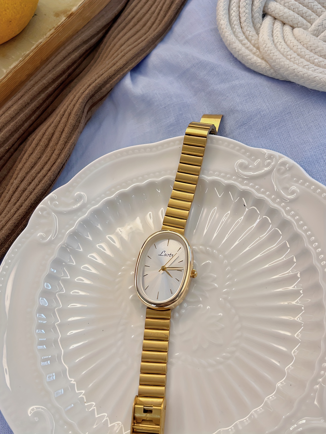 Vintage Golden-Tone Women's Quartz Watch - Chic Oval Stainless Steel Bracelet with Analog Display, Perfect for Daily Wear & Special Occasions like Valentine's, Easter, Mother's Day, Ramadan, and Eid - Simple, Luxurious Gift, Watch Accessories