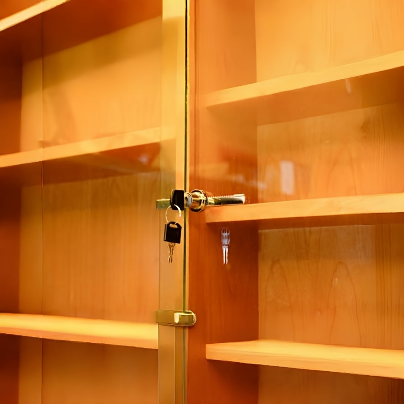 Un set di serrature per vetrine, progettate per porte scorrevoli in vetro, include serrature per scatole in vetro e vetro scorrevole, completo di chiave