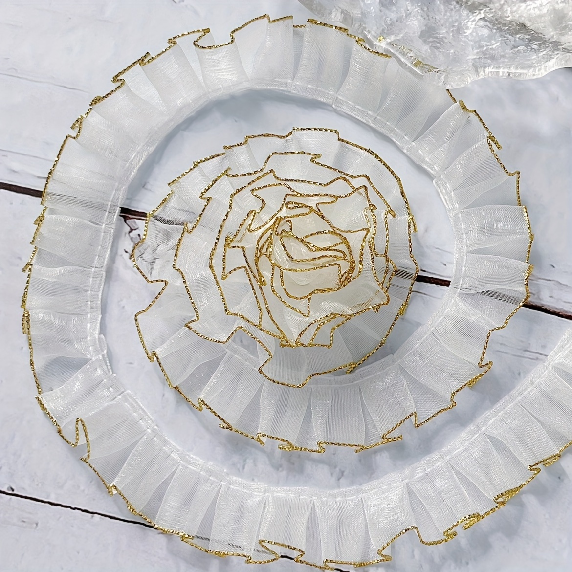 E-shop 1 Rolle mit 5 Yards, 2 cm breite, goldenbesaitete, gerüschte, handgefertigte Organza-Spitze zum Aufschieben für Kleidung, Puppenkleidung,