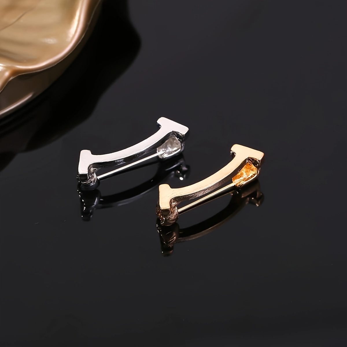 1/2/4Pcs Smiling Exquisite Brooch Anti-Slip Chest Buckle Clothing Collar Accessories Waistband Reduction Artifact Small Fragrance Style Waist Pin