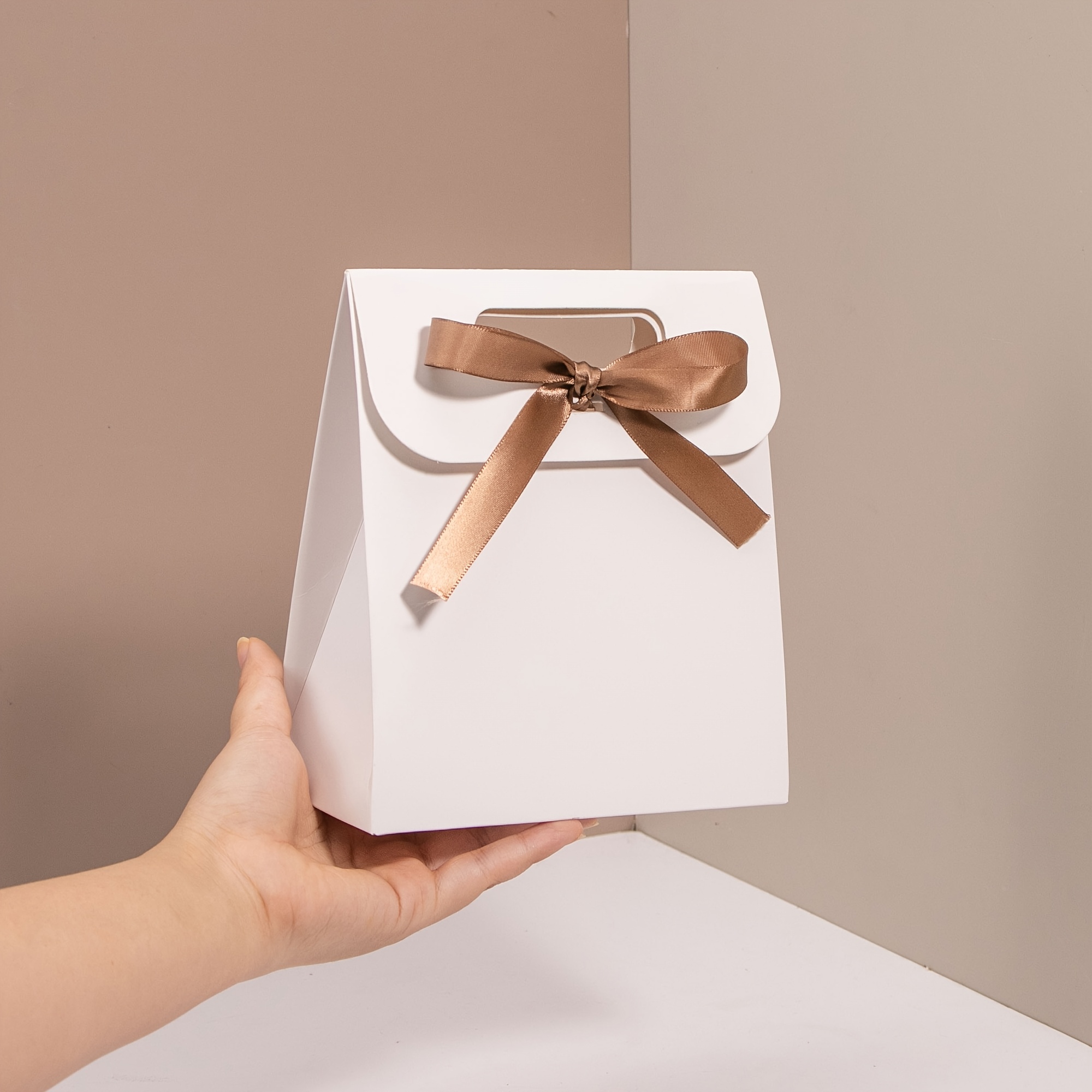 TEMU Lot de 10 sacs cadeaux à rabat avec poignées à nœud, 15x17,5x7,5 cm, sacs pour emballage cadeau, emballage de bonbons pour mariage et fête,
