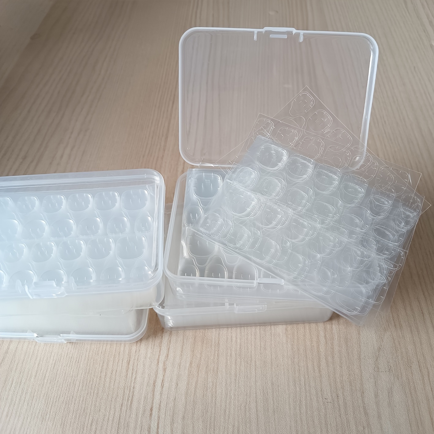E-shop 600 Stück/25 Blatt Verbesserte Premium Wasserdichte Atmungsaktive Nagel Hot Item Stark Haftender Jelly Kleber Aufdrückbare Nägel