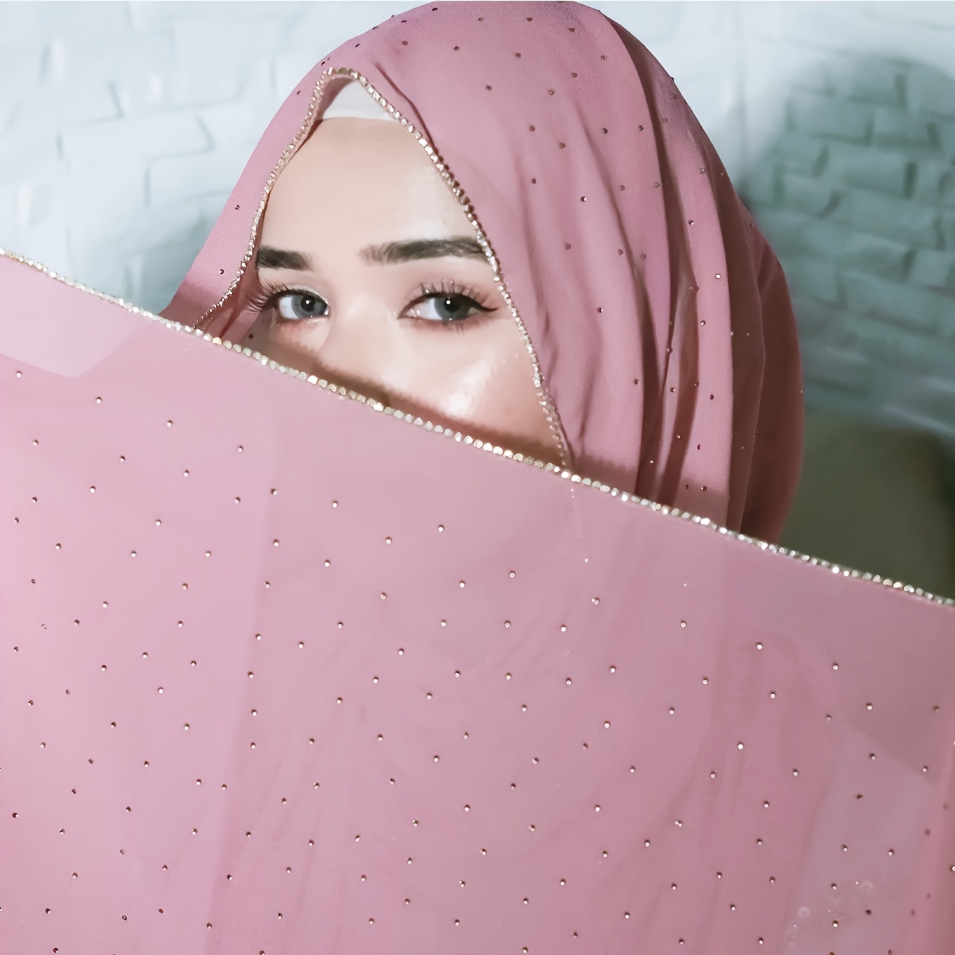 Hijab Elegante de Chiffon Dourados Brilhantes Tecido e Não  Elástico para Vestuário Casual, Perfeito para Celebrações do Ramadã,  Vestuário