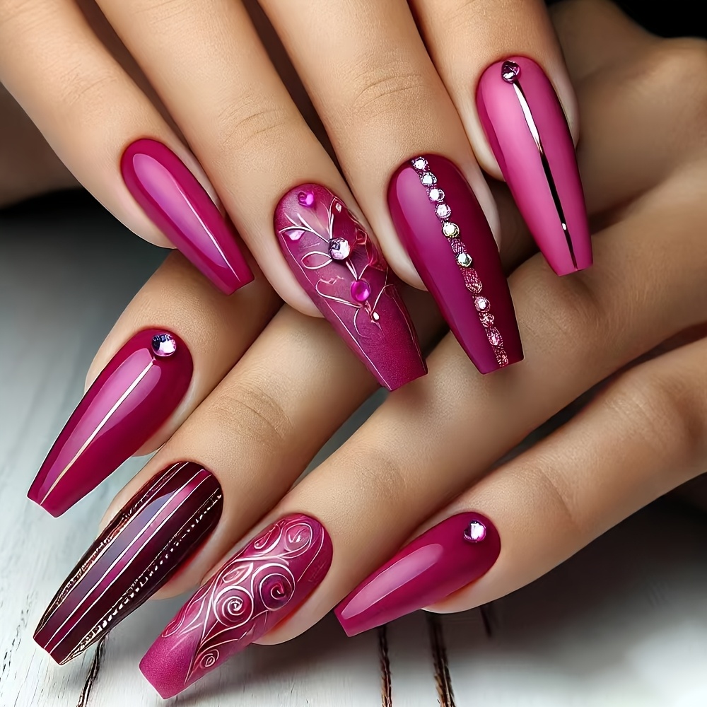 24pcs Press-on Nails Sweet Cool Western Style Floral Rhinestone Pattern Glossy Style Nail Art, Suitable For Women And False Nail Category Fake Nail Stickers