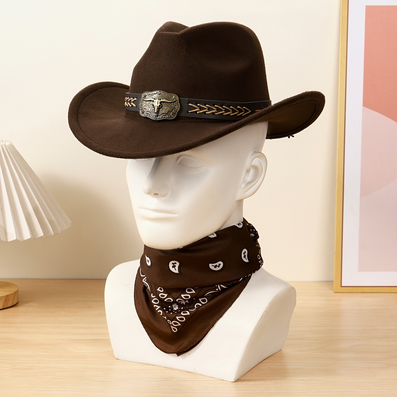 E-shop 1 Stück Unisex Cowboyhut mit Bullenkopf-Verzierung und 1 Stück Cashewnuss-Muster Quadratischer Schal Mode Set, Geeignet für , Rodeo-Wettkampf,