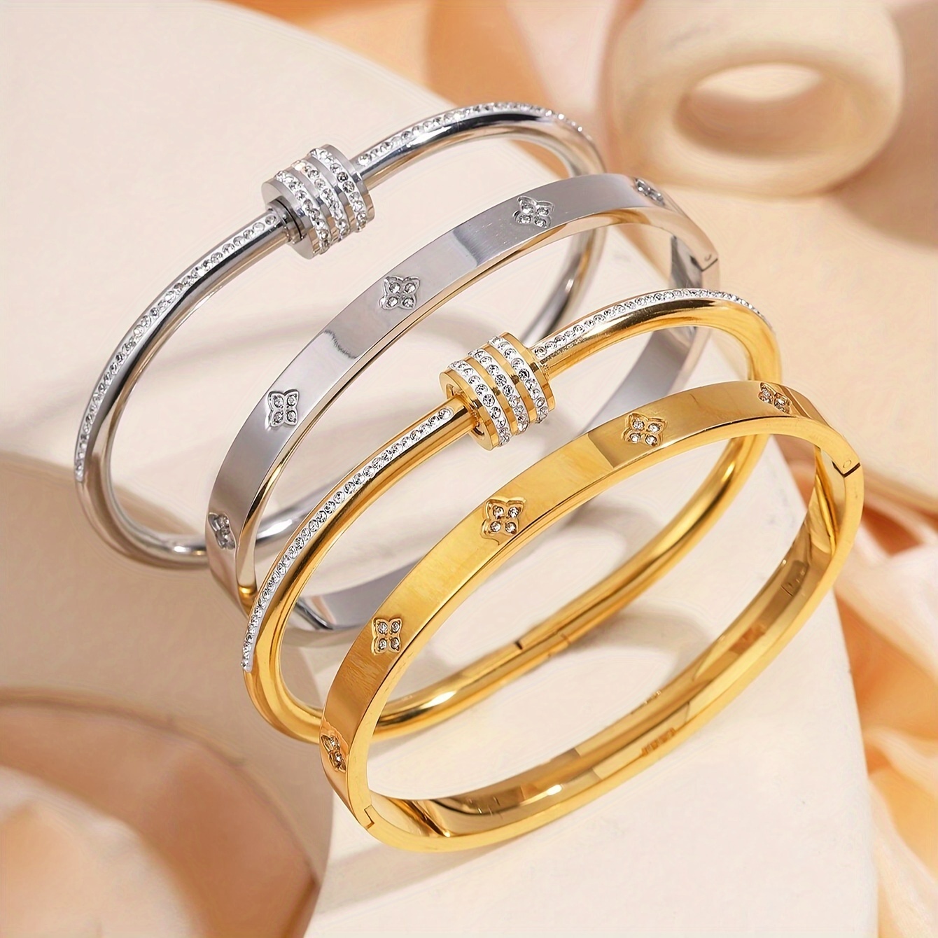 

2 Pieces Of Simple And Fashionable Stainless Steel Flower Embossing + Bracelet Set Is Suitable For , Gifts For Couples