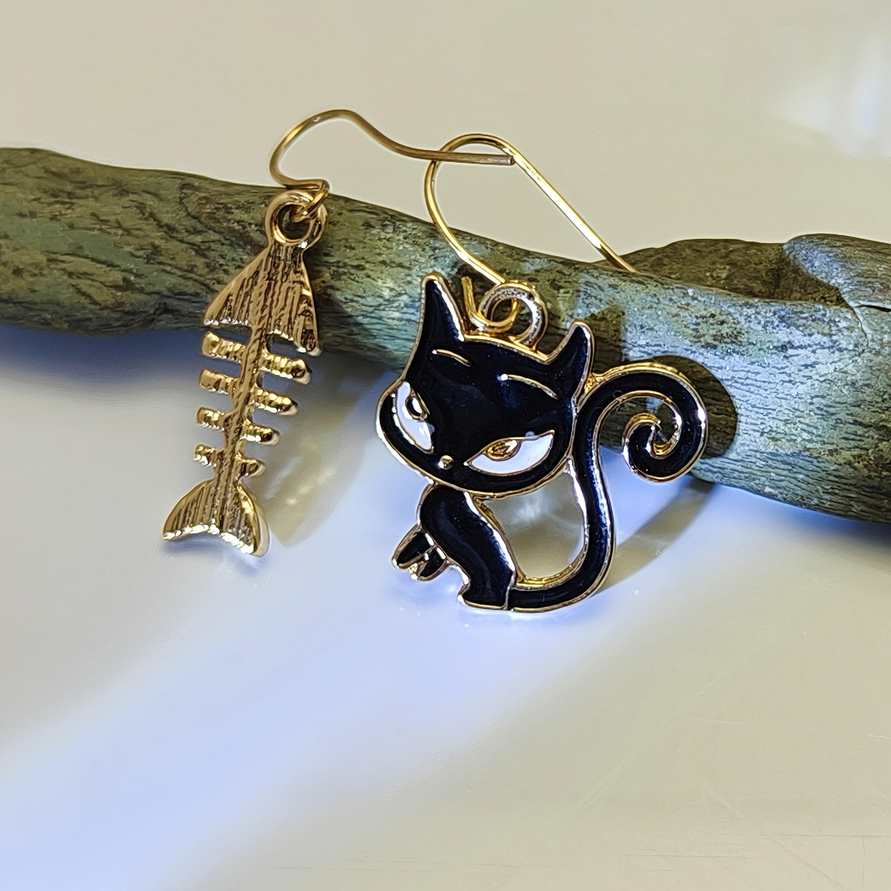 Asymmetrical Drop Catfish Ear Clip Earrings — Unique Style