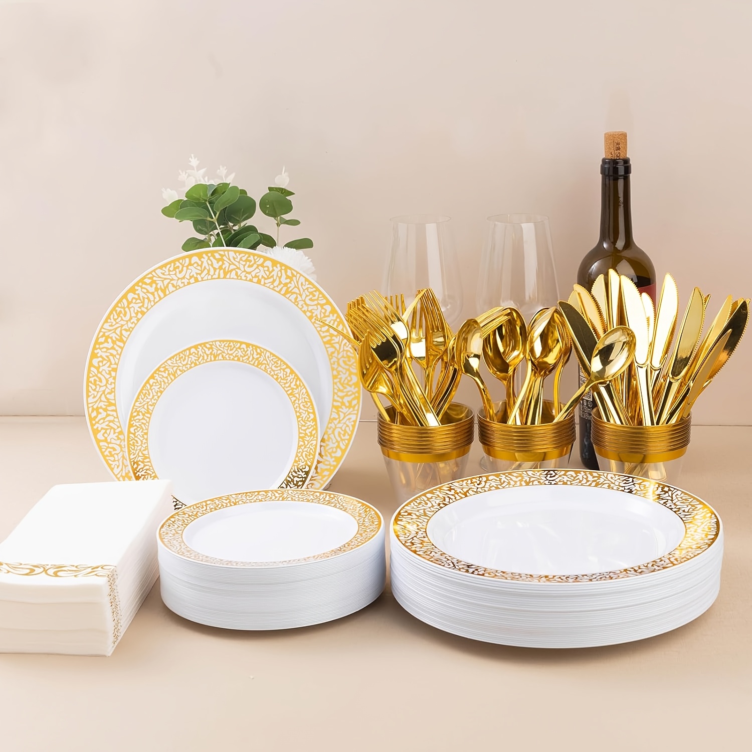 TEMU Service de vaisselle doré de 350 pièces pour 50 , assiettes en plastique robuste à dentelle dorée, comprenant 50 assiettes plates et à dessert,