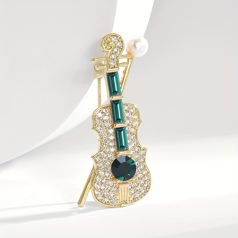 E-shop Elegante Broschen mit klassischen Geigen- und Gitarrendesigns, verziert mit grünen Strasssteinen, für Frauen bei Hochzeiten und Banketten. Diese