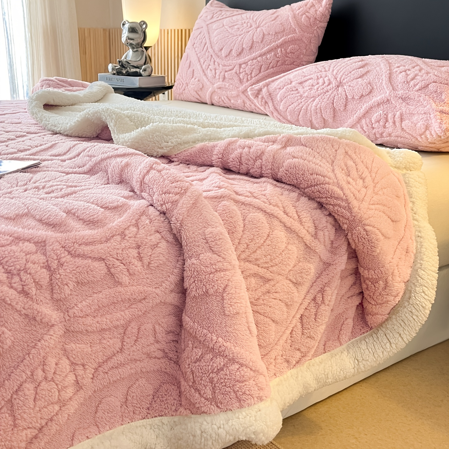 TEMU Luxurious Velvet Blanket, Double-layer Thick Towel Blanket, Thick And Warm Autumn And Winter Bedding, Soft And Comfortable Fabric, Washable And