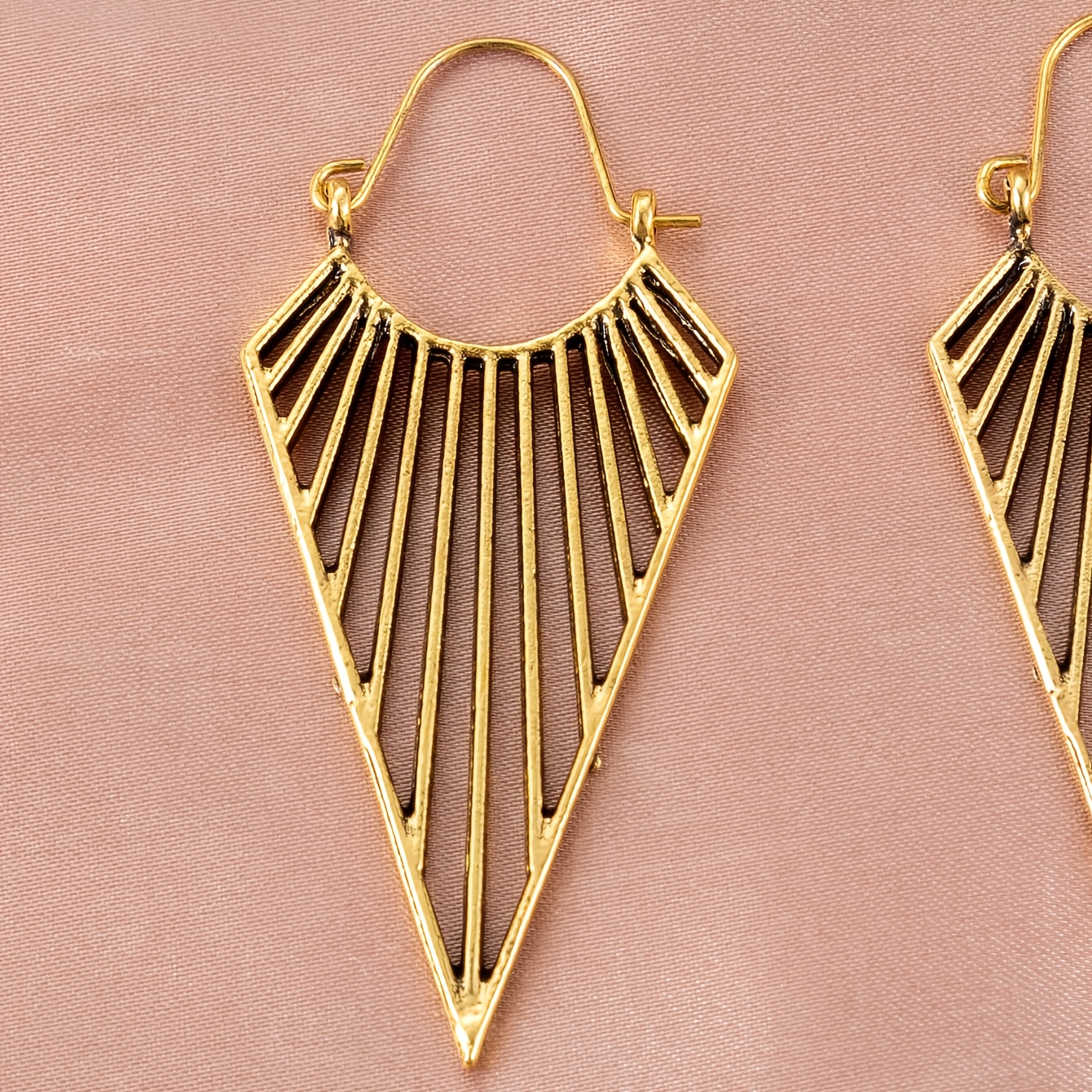 Vintage-style Triangular Line Fan-shaped Women's Earrings for Parties