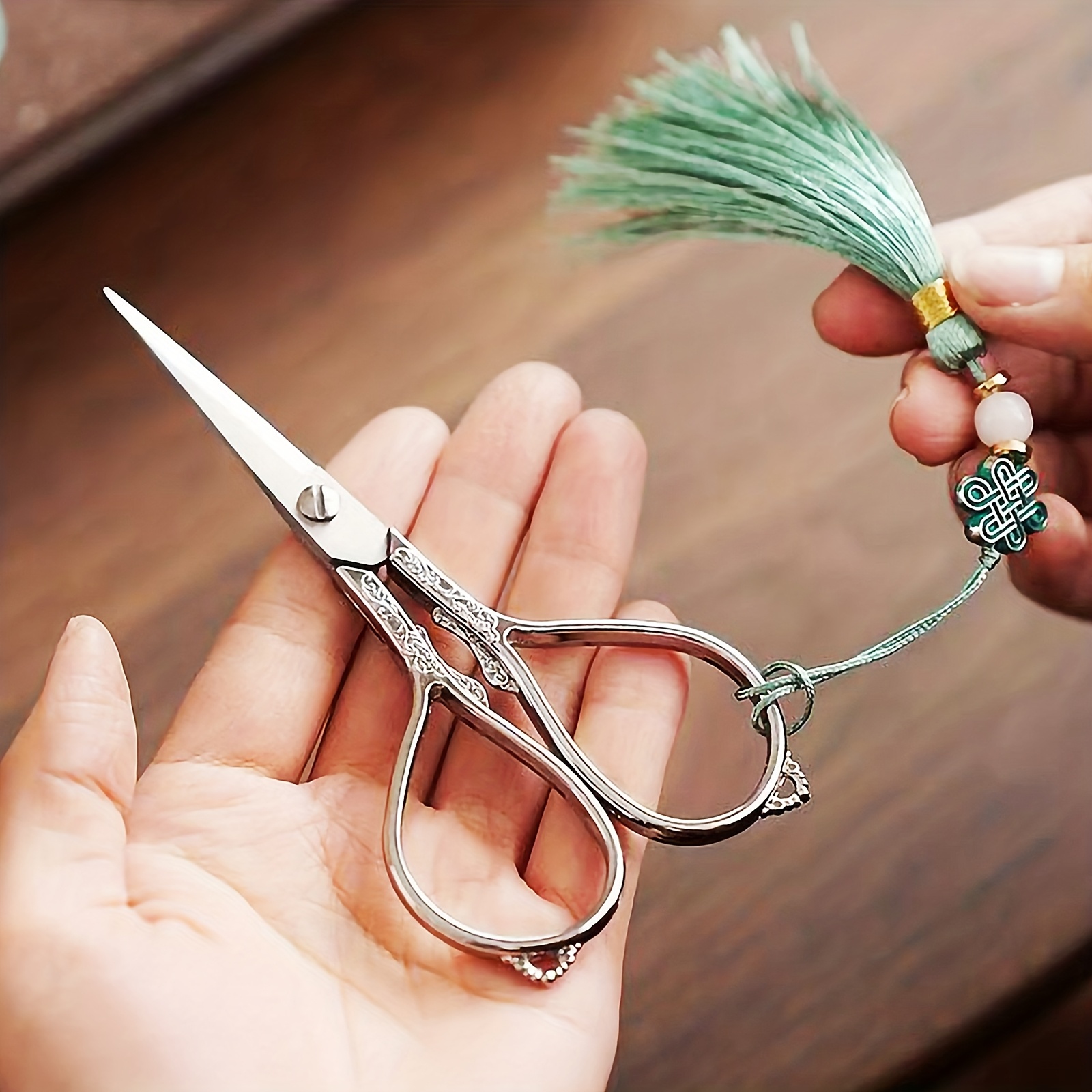 E-shop 1 Stück Vintage Edelstahl verzierte Schere geeignet für Nähen, Stoff & Papier - Ergonomischer Blumengriff, für präzises Schneiden, ideal für