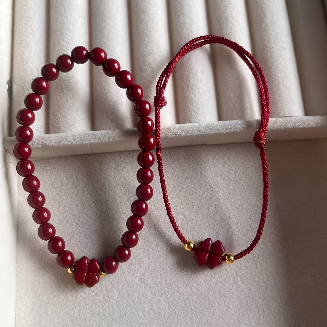 TEMU Ensemble de 2 bracelets tendance et facile à - Symbole protecteur rouge , bracelet mode avec perles de , ensemble de bracelet de perles rouges