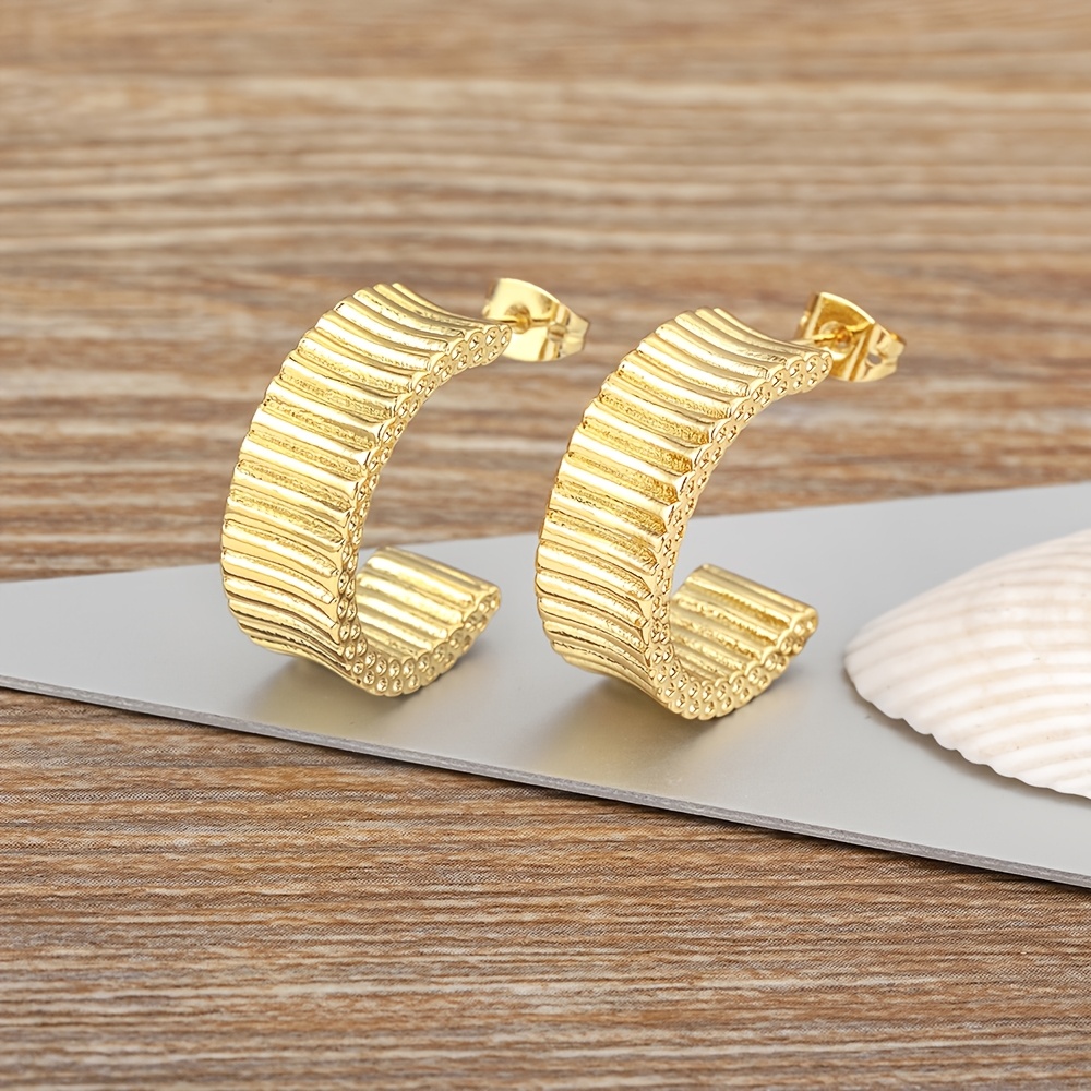 Women's 18K Golden Plated Textured C Hoop Earrings — Retro Style
