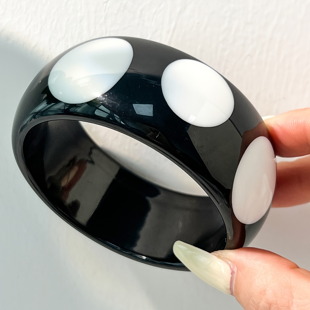 TEMU 1pc 1pcs Women' Bohemian Minimalist Thick Resin Bracelet - Asymmetrical Geometric Black & White Dot Bangle, Ethnic Jewelry Suitable For Casual