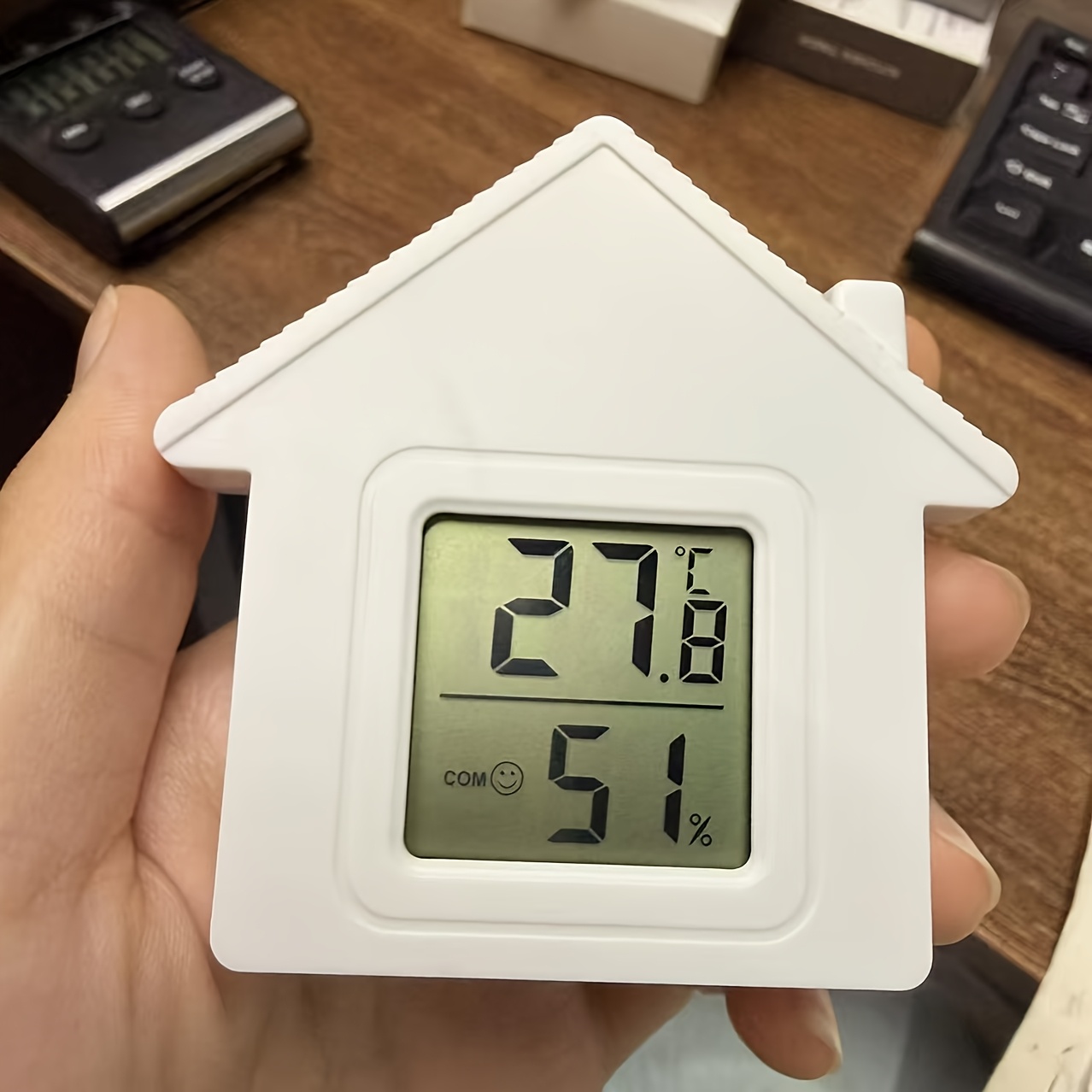 TEMU Cute House-shaped Thermometer And Hygrometer, Electronic Digital Display Precise Room Temperature And Humidity Measurement, With , Mini Compact