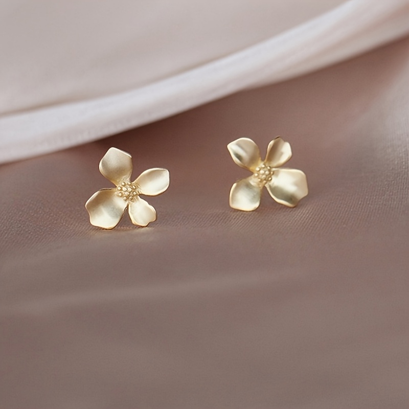 Women's Vintage Flower Stud Earrings — Everyday Wear